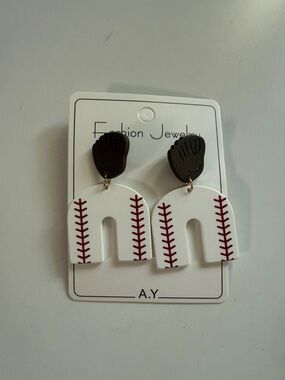 D19 Baseball Dangle Earrings - White & Brown